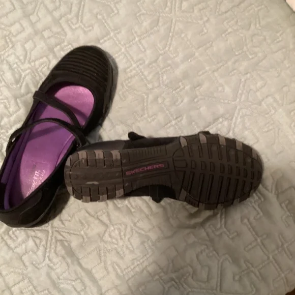 Sketchers relaxed fit memory foam shoes - Picture 2 of 4